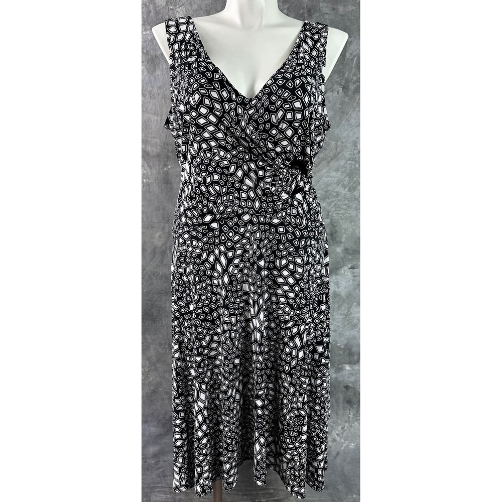 Jones New York Black & White Wrapped Style Bust V Neck sz 18W (16288)